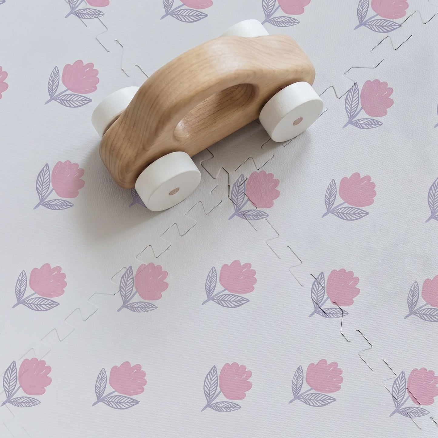 Detalhe da estampa Flora Rosa impressa diretamente no EVA — tecnologia exclusiva Tini Tiny