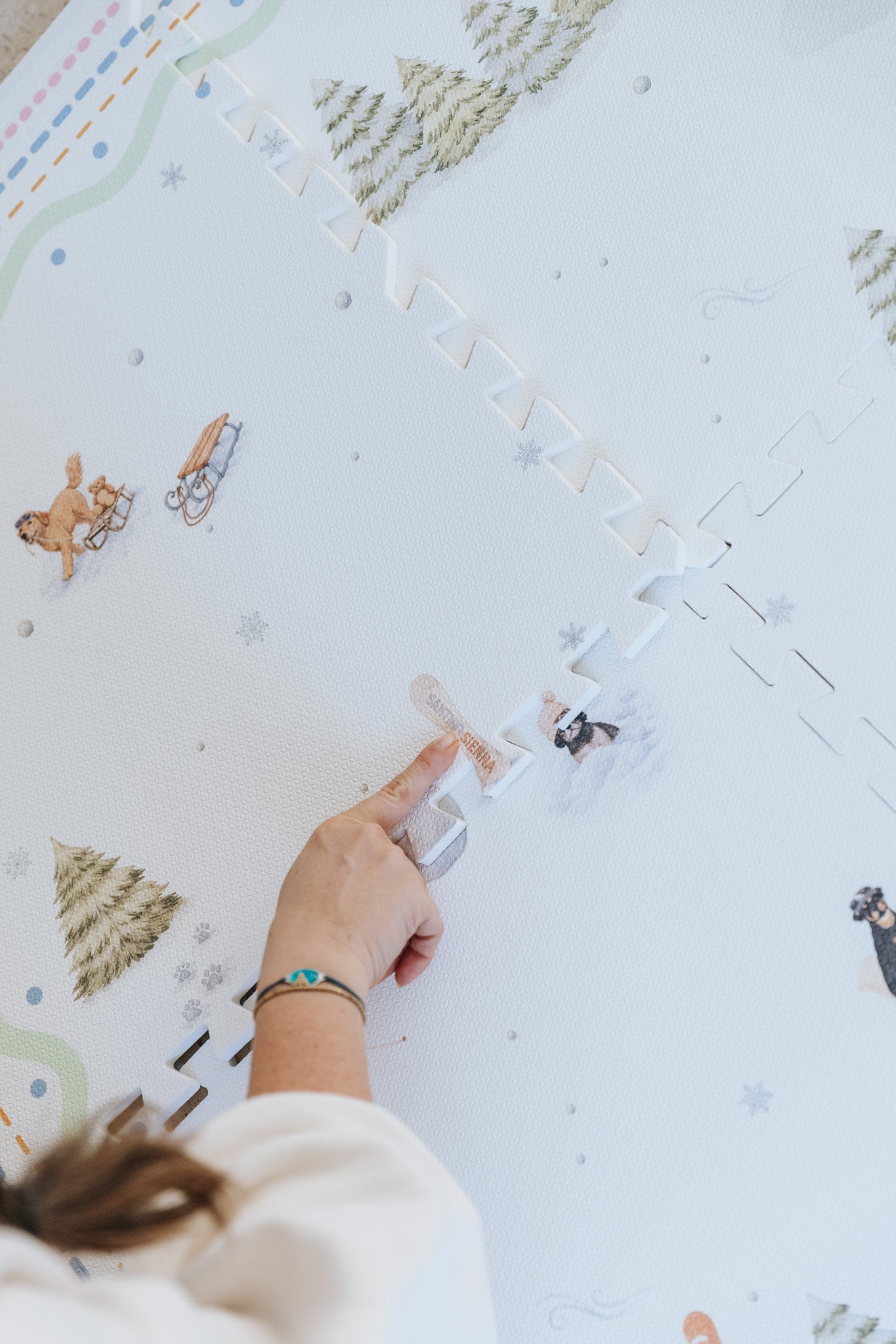 Detalhe da estampa Snow Animals impressa diretamente no EVA — tecnologia exclusiva Tini Tiny