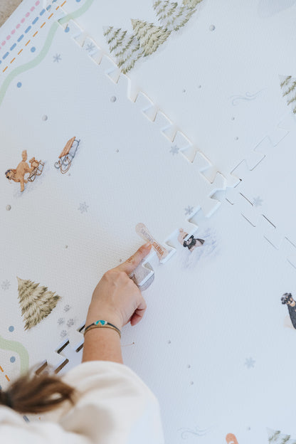 Detalhe da estampa Snow Animals impressa diretamente no EVA — tecnologia exclusiva Tini Tiny