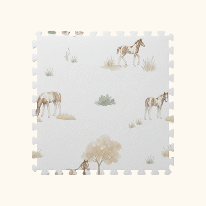Tapetinho de EVA Cavalos Khaki Tini Tiny — tapete infantil premium feito no Brasil