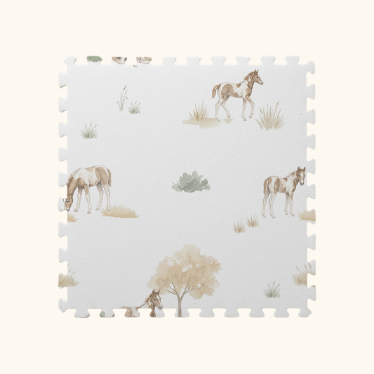 Tapetinho de EVA Cavalos Khaki Tini Tiny — tapete infantil premium feito no Brasil