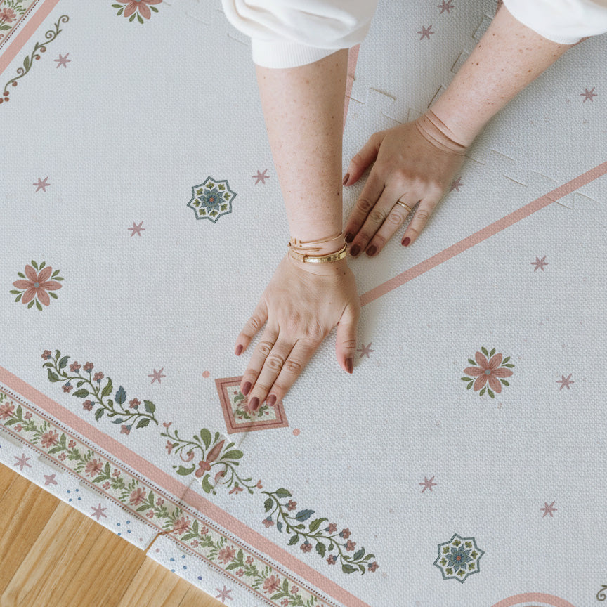 Detalhe da estampa Vintage Rose impressa diretamente no EVA — tecnologia exclusiva Tini Tiny