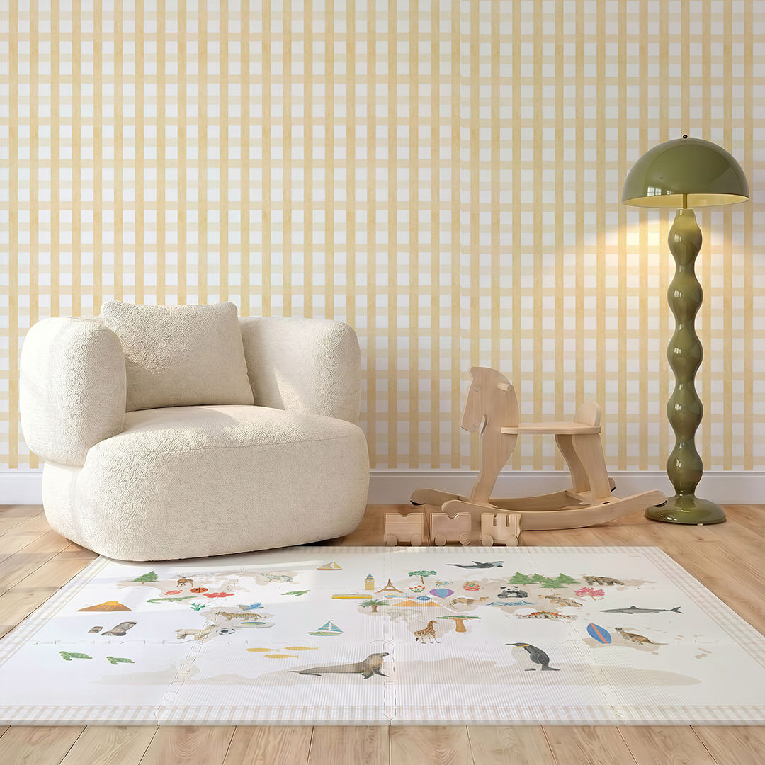 Tapete infantil Mapa Bege Tini Tiny e Tom Wallpapers no quarto de bebê — tapetinho de EVA premium