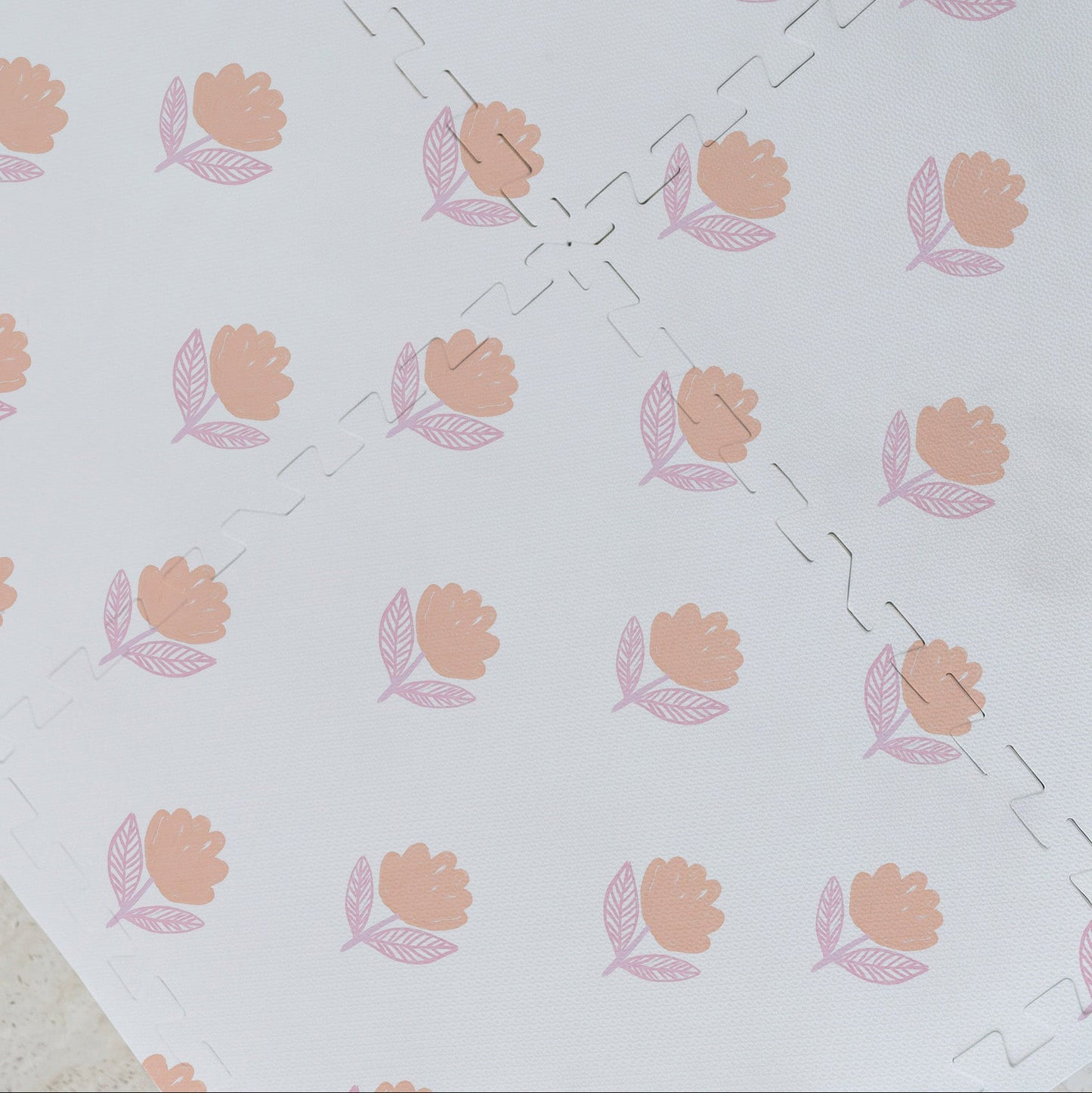 Detalhe da estampa Flora Laranja impressa diretamente no EVA — tecnologia exclusiva Tini Tiny