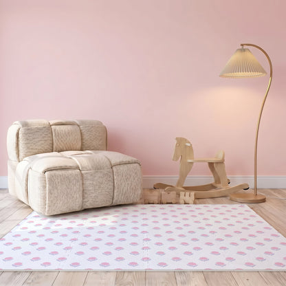 Tapete infantil Flora Rosa Tini Tiny no quarto de bebê — tapetinho de EVA premium