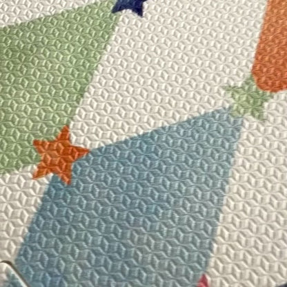 Detalhe da estampa Whimsical Colorido impressa diretamente no EVA — tecnologia exclusiva Tini Tiny