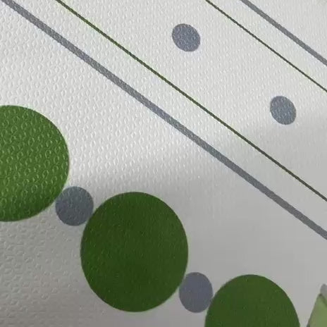 Detalhe da estampa Bubbles Pistache  impressa diretamente no EVA — tecnologia exclusiva Tini Tiny