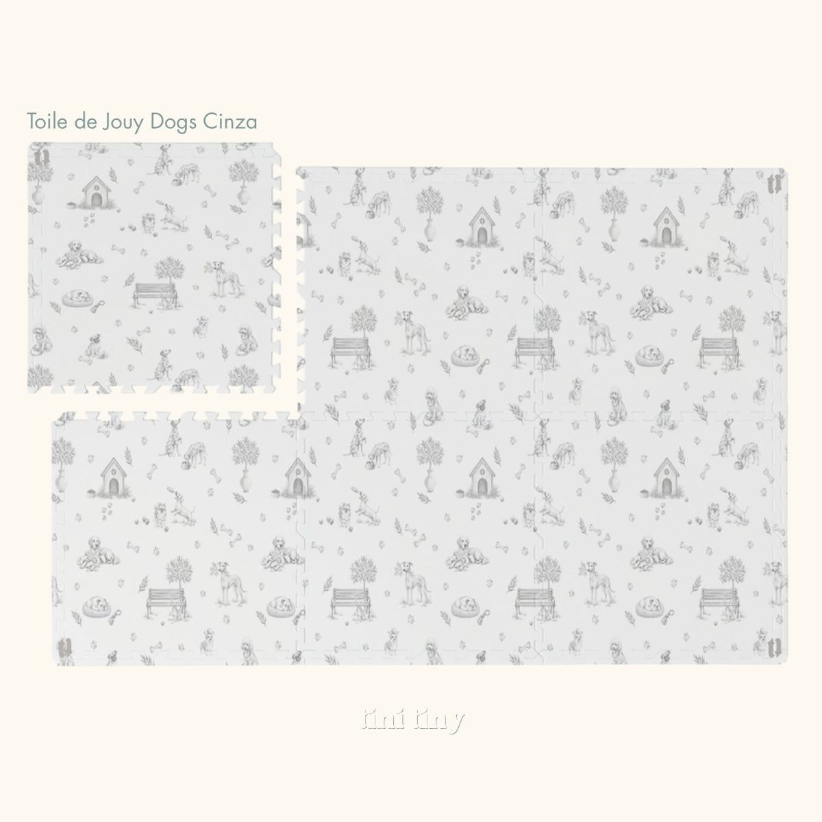 Tapete infantil de EVA Toile de Jouy Dogs cinza inteiro visto de cima, com cachorrinhos, casinhas e arvorezinhas, e uma placa afastada no canto