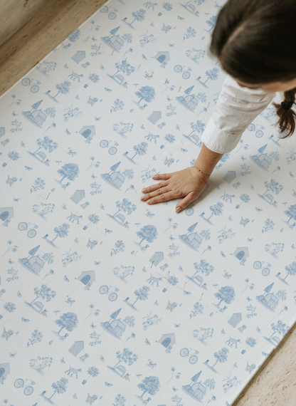 Detalhe da estampa Dogs Toile de Jouy impressa diretamente no EVA — tecnologia exclusiva Tini Tiny